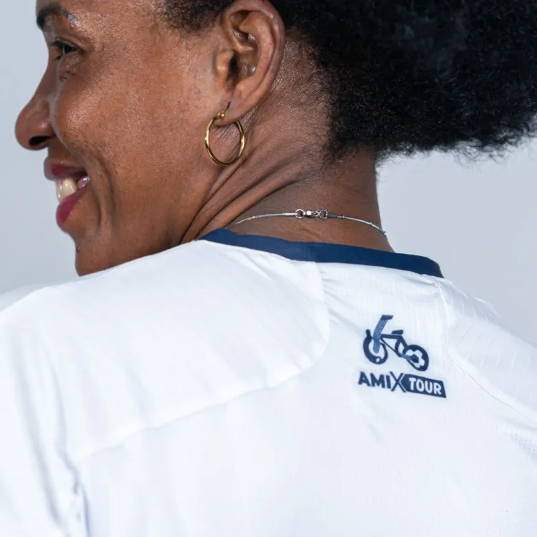 Camiseta Oficial de Competencia Femenino - Amix Tour Blanca - Image 4